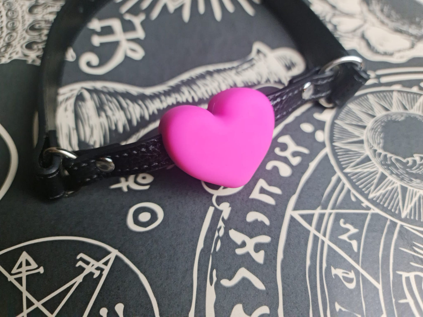 BDSM heart gag: adjustable, cute, little, pet, silicone,