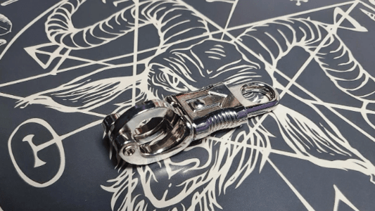 BDSM quick release catches for bondage: rope restraint play
