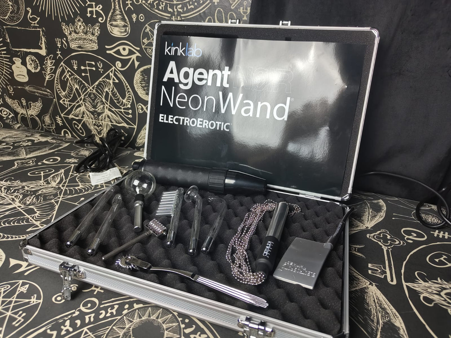 Agent Noir (TM) Neon Wand Kit